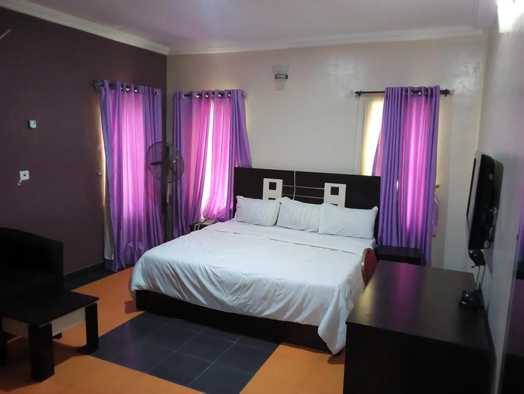2nd Floor Suite